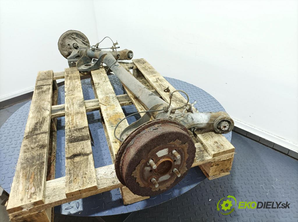 Toyota Yaris 2014 výstuha Pozastavenia: zad