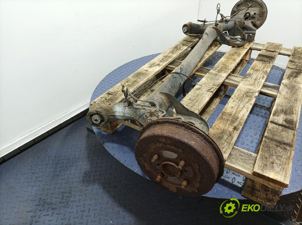 Toyota Yaris 2014 výstuha Pozastavenia: zad