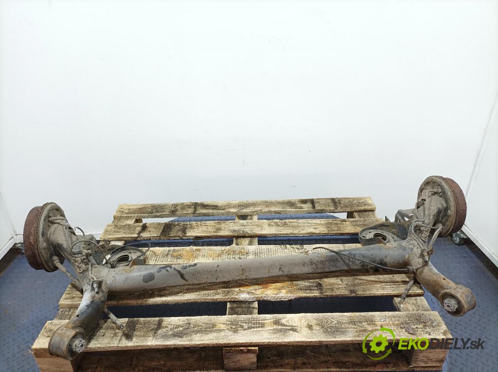 Toyota Yaris 2014 výstuha Pozastavenia: zad 