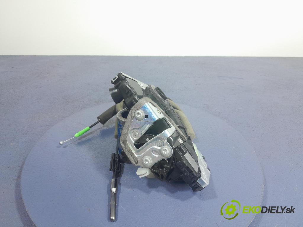 Lexus ES 2023 zámek dveře před Levý: