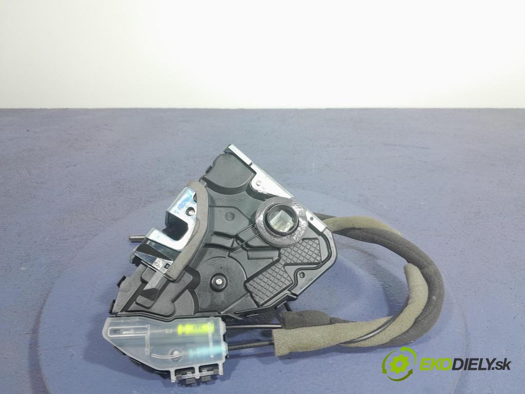 Lexus ES 2023 zámek dveře před Levý: