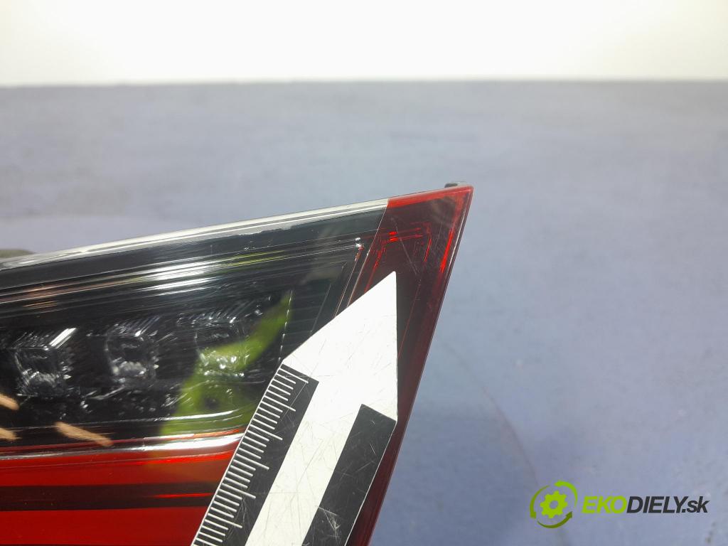 Lexus ES 2023 svetlo / reflektor zad Prava: Vnútri: