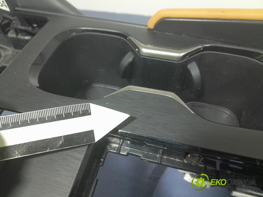 Lexus ES 2023 operadlo