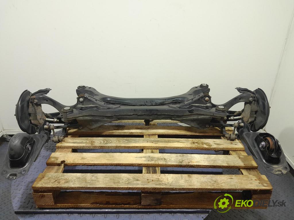 Lexus ES 2023 výztuha Pozastavenia: Zad: