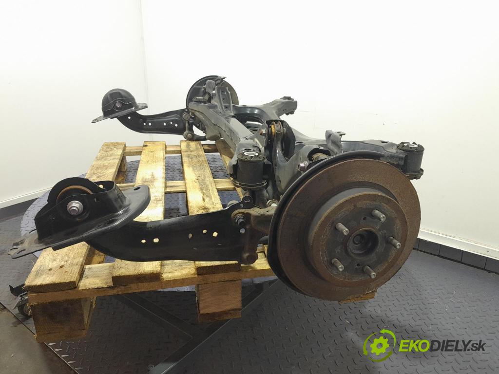 Lexus ES 2023 výztuha Pozastavenia: Zad: