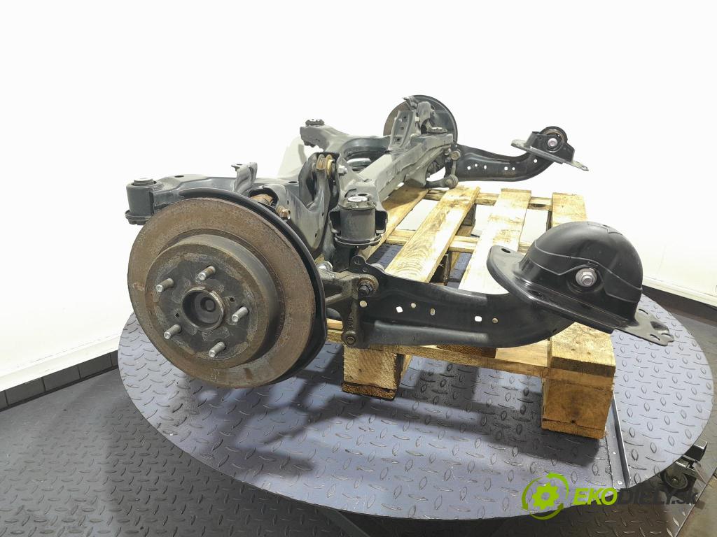 Lexus ES 2023 výztuha Pozastavenia: Zad: