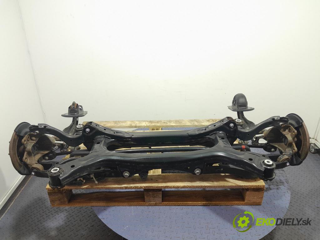 Lexus ES 2023 výztuha Pozastavenia: Zad: