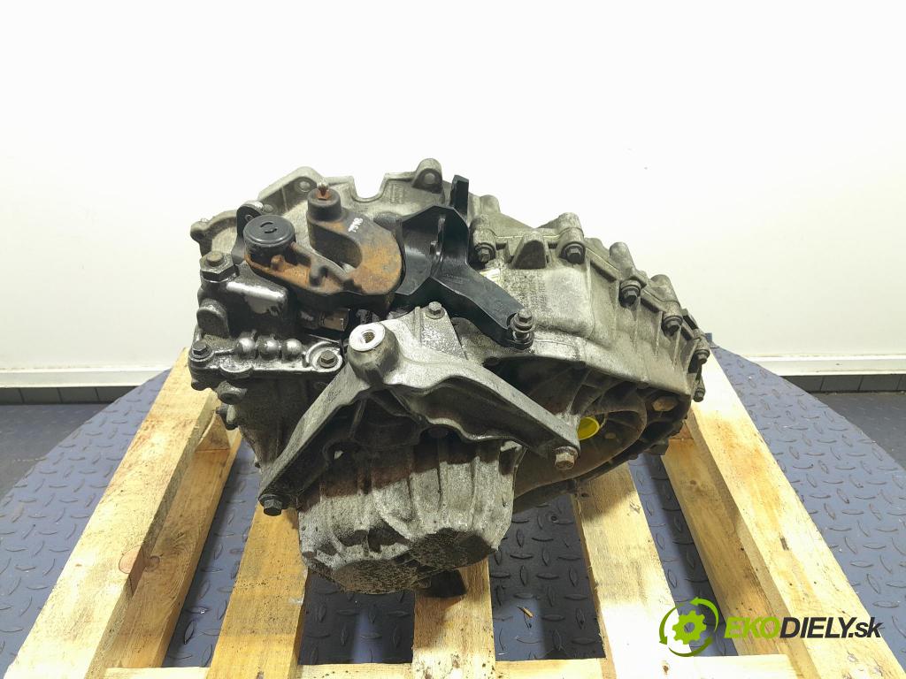 Volvo V40 2013 prevodovka Manualna D66R-7002-AA