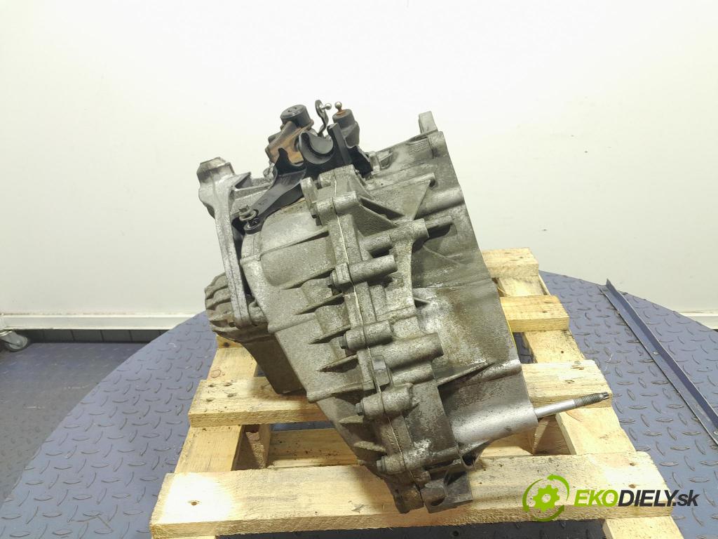Volvo V40 2013 prevodovka Manualna D66R-7002-AA