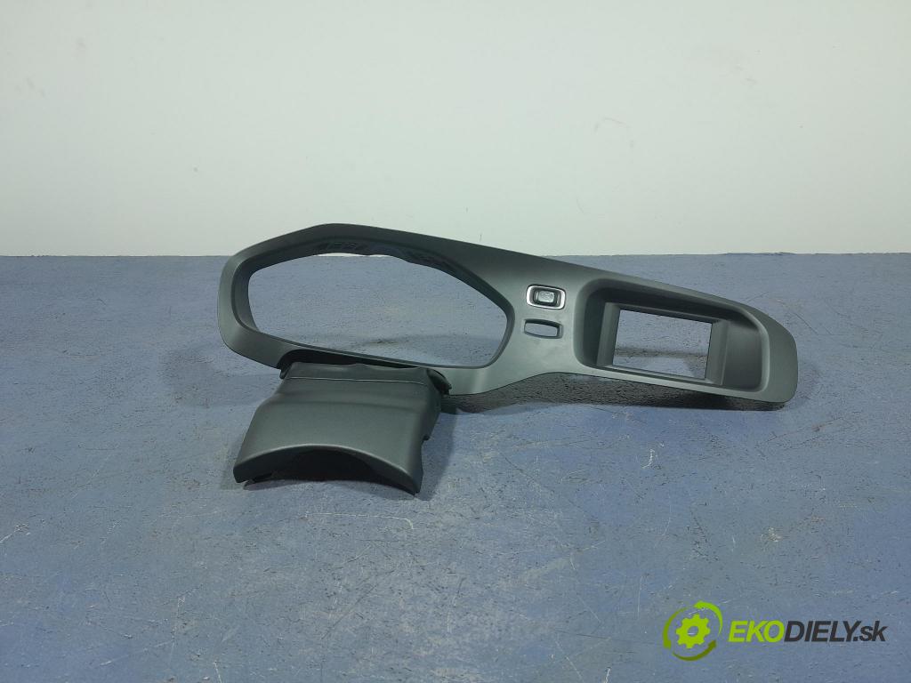 Volvo V40 2013 kryt Plast: Interiéry: 31389537