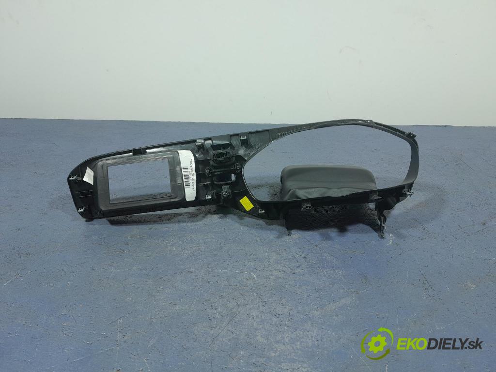 Volvo V40 2013 kryt Plast: Interiéry: 31389537