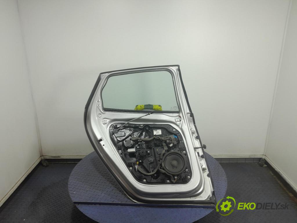 Volvo V40 2013 dvere zad Vľavo: 