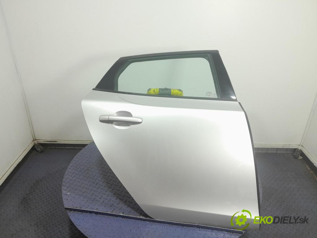 Volvo V40 2013 dvere zad pravé
