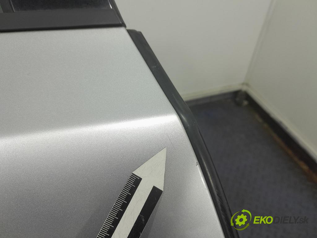 Volvo V40 2013 dvere zad pravé
