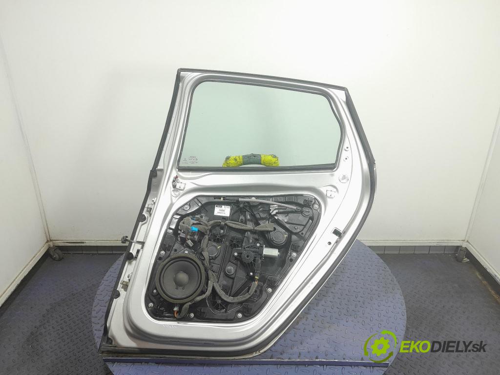 Volvo V40 2013 dvere zad pravé 