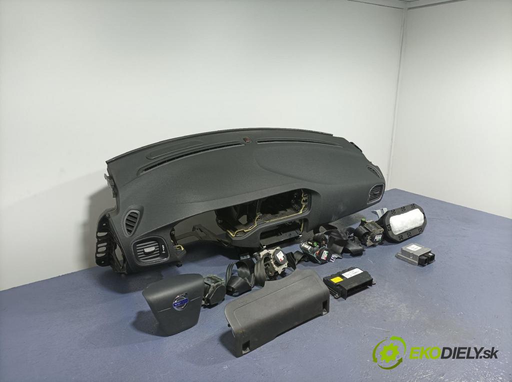 Volvo V40 2013 kokpit,pristrojová doska