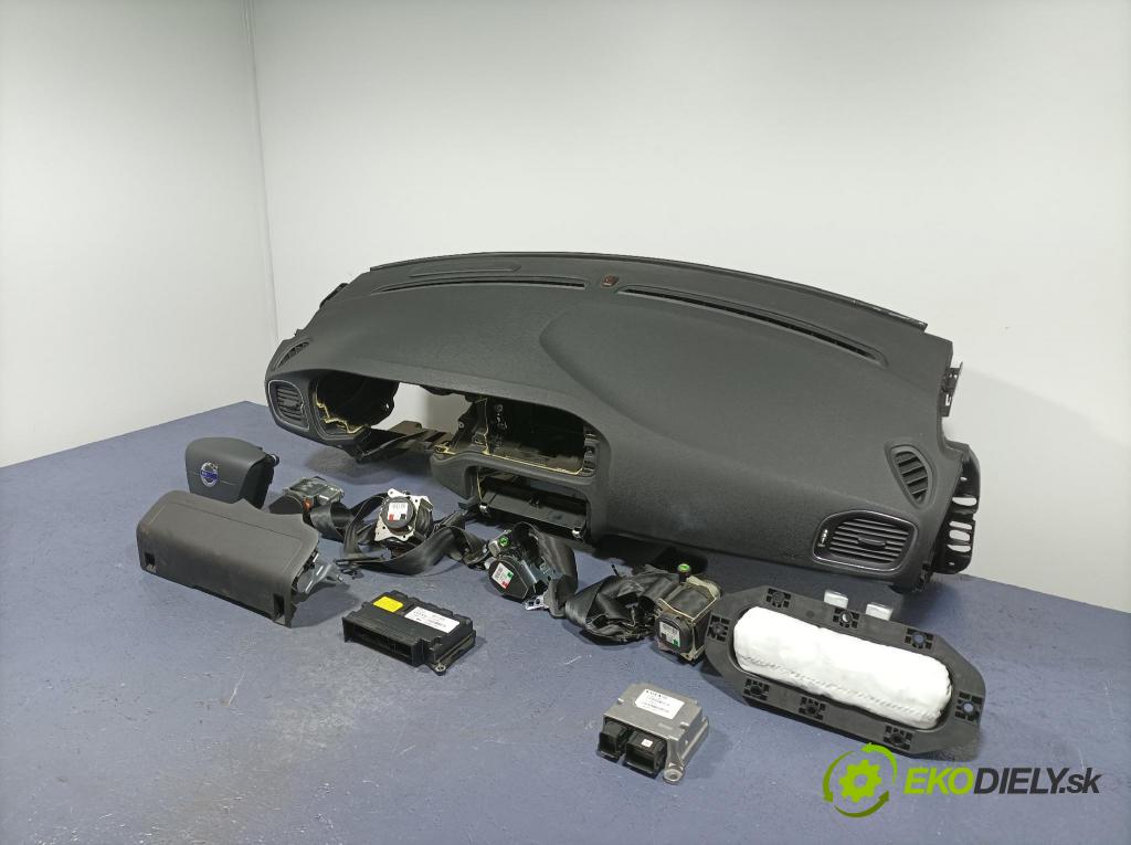 Volvo V40 2013 kokpit,pristrojová doska