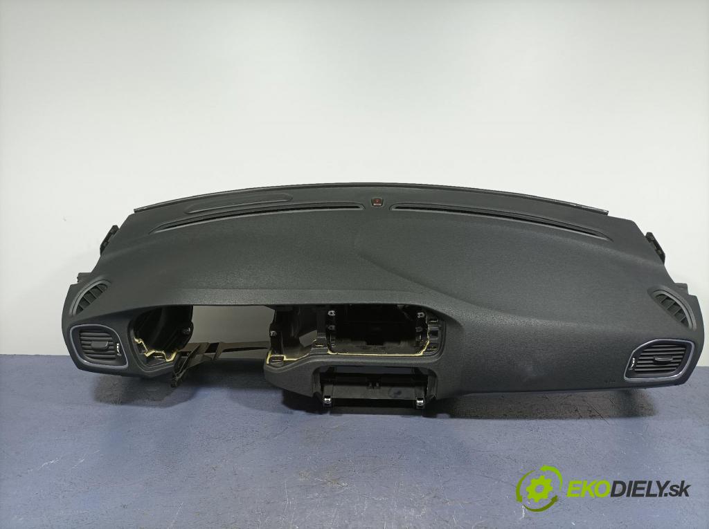 Volvo V40 2013 kokpit,pristrojová doska