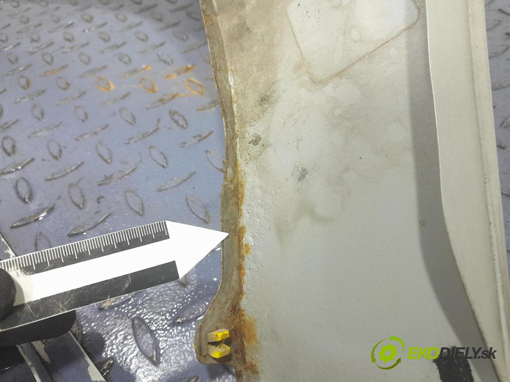 Volvo V40 2013 blatník Predné v pravo: 