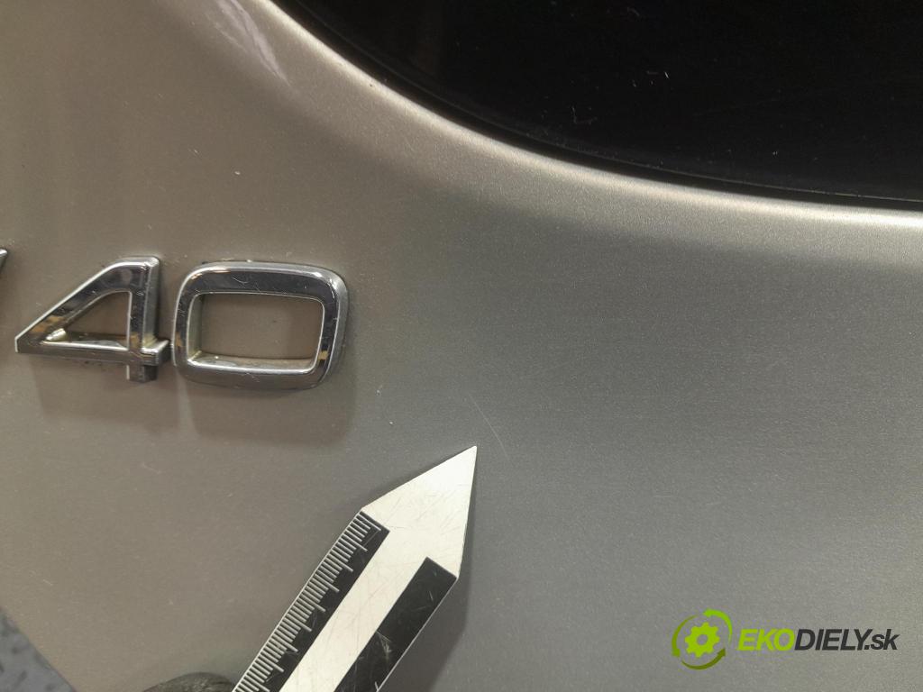 Volvo V40 2013 zadna dveře kufra: kufra: