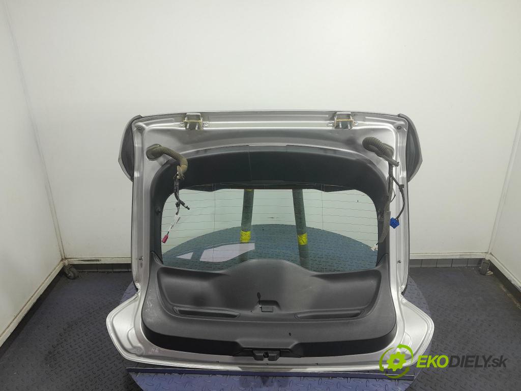Volvo V40 2013 zadna dveře kufra: kufra: 