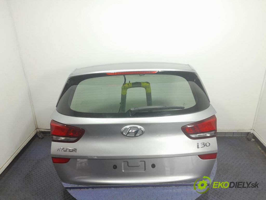 Hyundai I30 2022 zadna dveře kufra: kufra:
