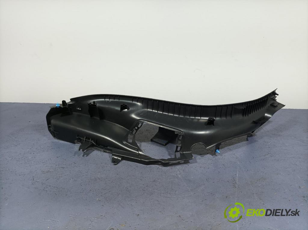 Mercedes A-klasa 2021 kryt Plast: Interiéry: A1776900601