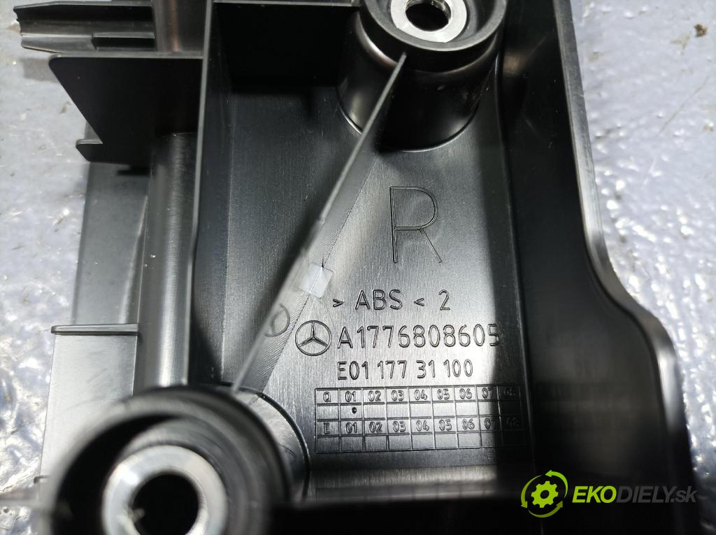 Mercedes A-klasa 2021 kryt Plast: Interiéry: A1776808605