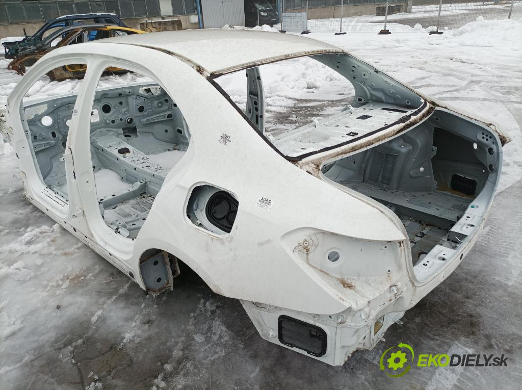 Mercedes A-klasa 2021 blatnik Zad: Levý: