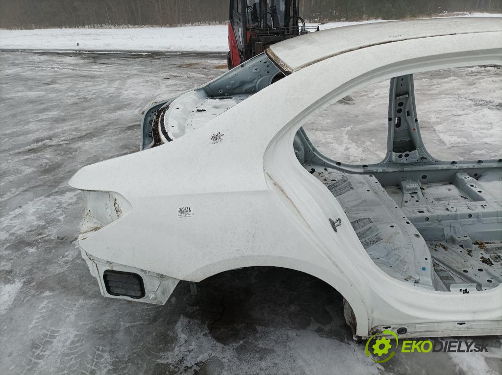 Mercedes A-klasa 2021 blatnik Zad: v pravo:
