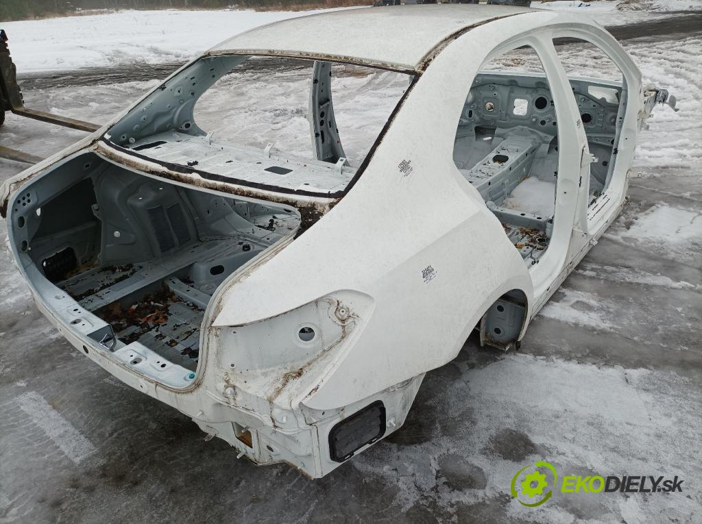 Mercedes A-klasa 2021 blatnik Zad: v pravo: