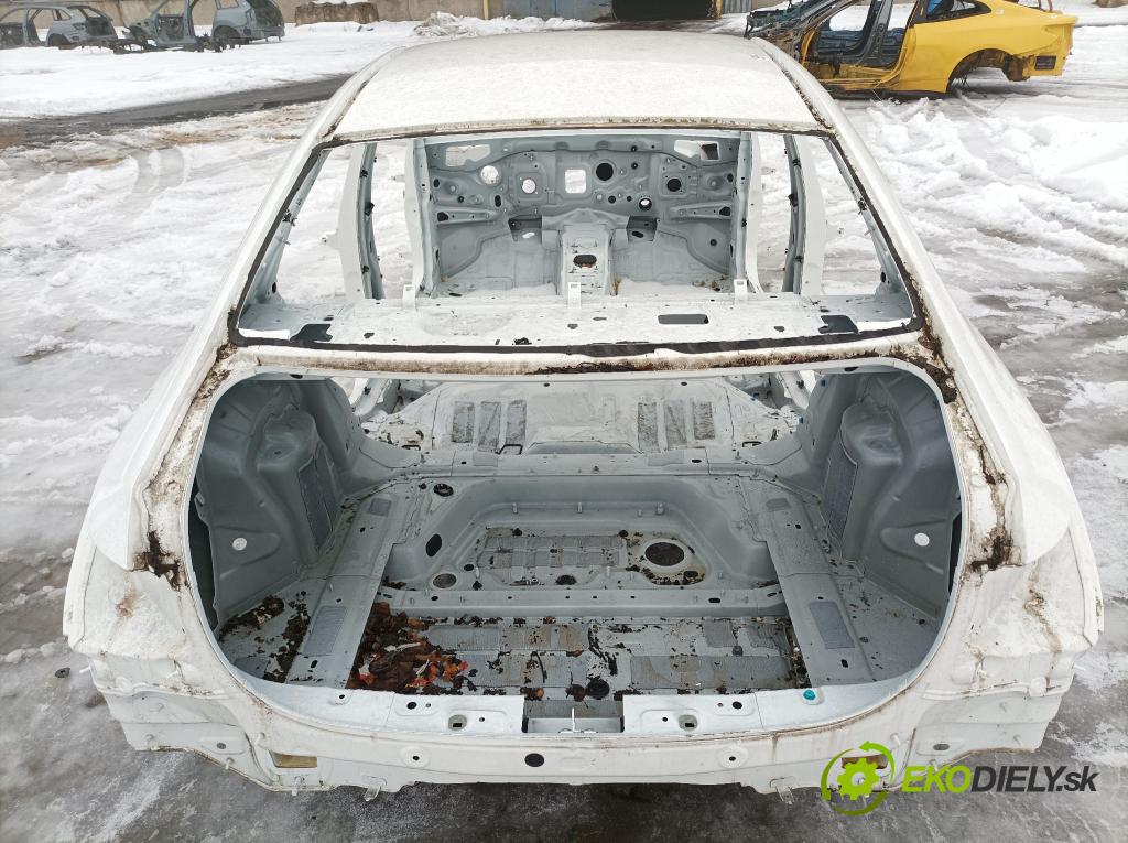 Mercedes A-klasa 2021 blatnik Zad: v pravo: 