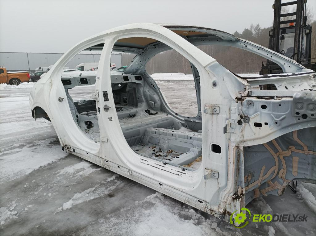 Mercedes A-klasa 2021 práh v pravo: 