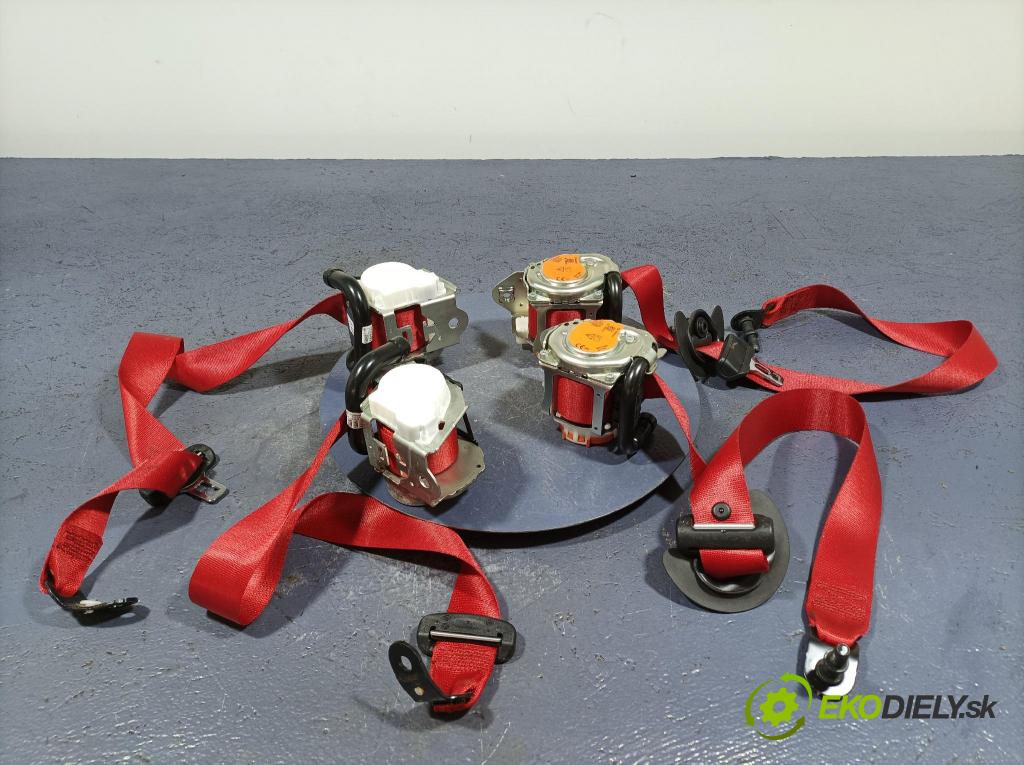 Mercedes A-klasa 2021 Pásy: Bezpečnosť: x A1778600700