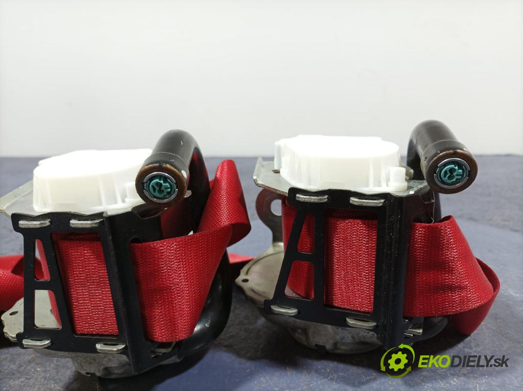 Mercedes A-klasa 2021 Pásy: Bezpečnosť: x A1778600700