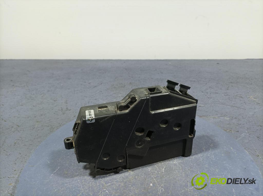 Mercedes A-klasa 2021 skrinka Poistky: A1775404007