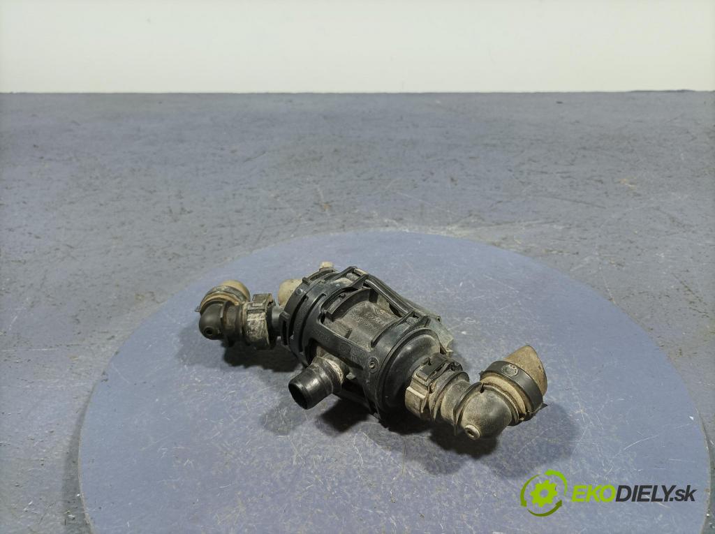 Nissan Navara 2019 čerpadlo Voda: