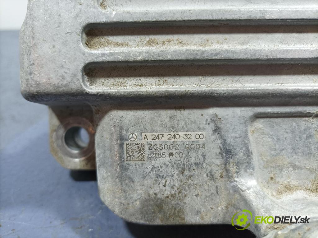 Mercedes A-klasa 2021 Vankúš/: držiak Motor: A2472403200