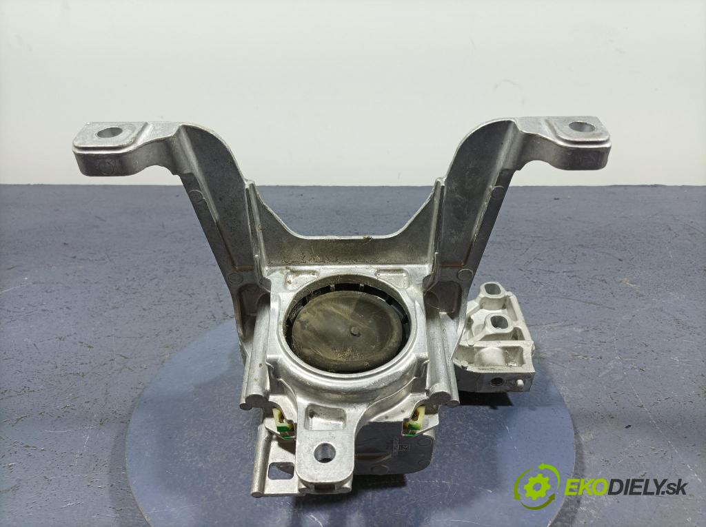 Mercedes A-klasa 2021 Vankúš/: držiak Motor: A2472401600