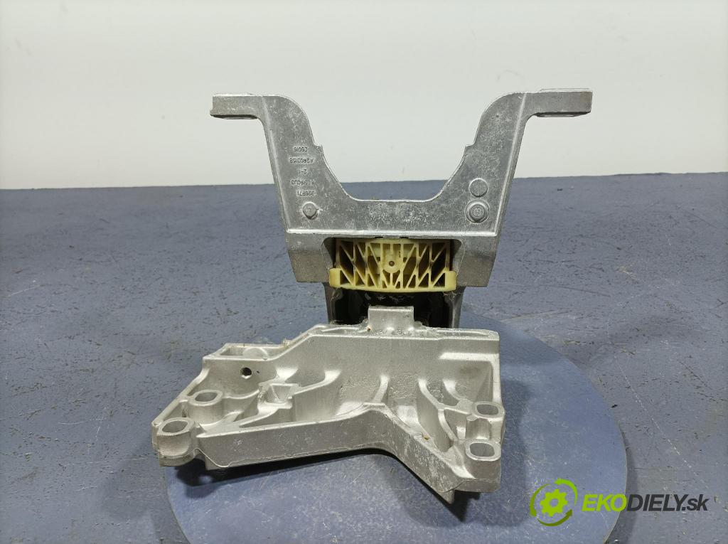 Mercedes A-klasa 2021 Vankúš/: držiak Motor: A2472401600