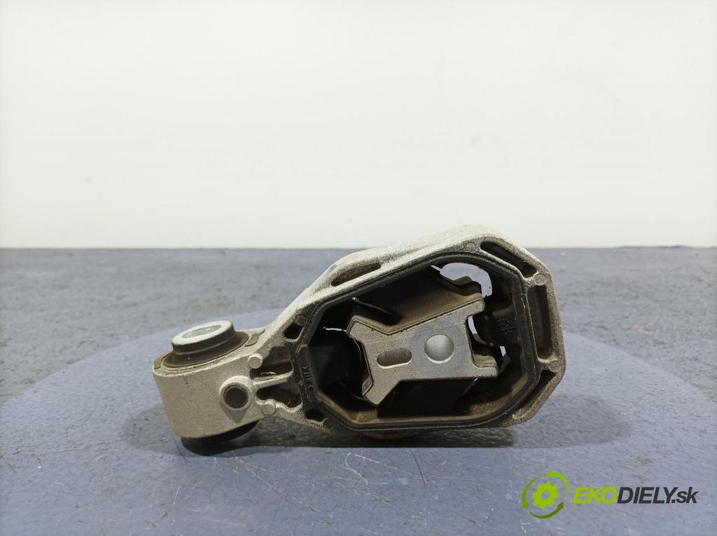 Mercedes A-klasa 2021 Vankúš/: držiak Motor: A2472400400