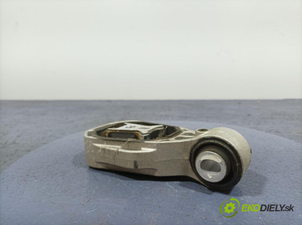 Mercedes A-klasa 2021 Vankúš/: držiak Motor: A2472400400