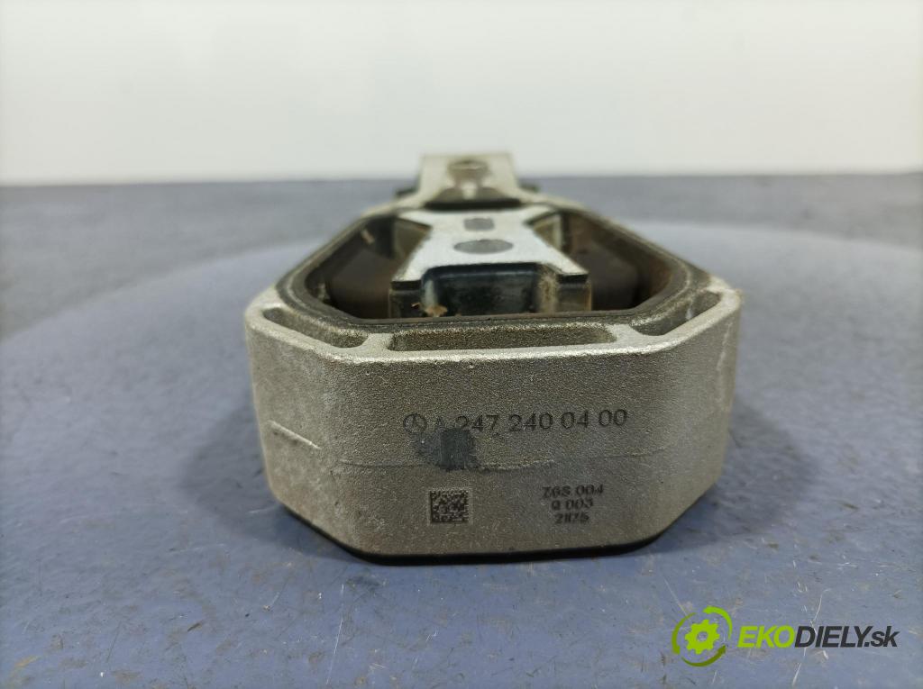 Mercedes A-klasa 2021 Vankúš/: držiak Motor: A2472400400