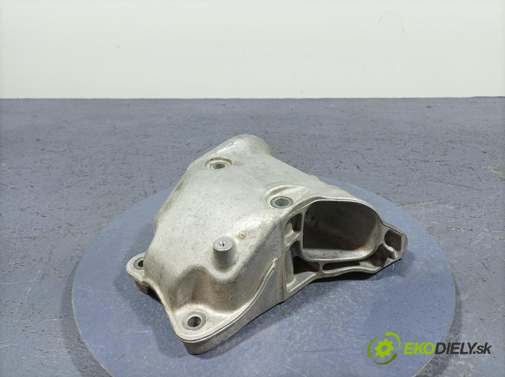 Mercedes A-klasa 2021 poloos Prava: Predné A2602230000