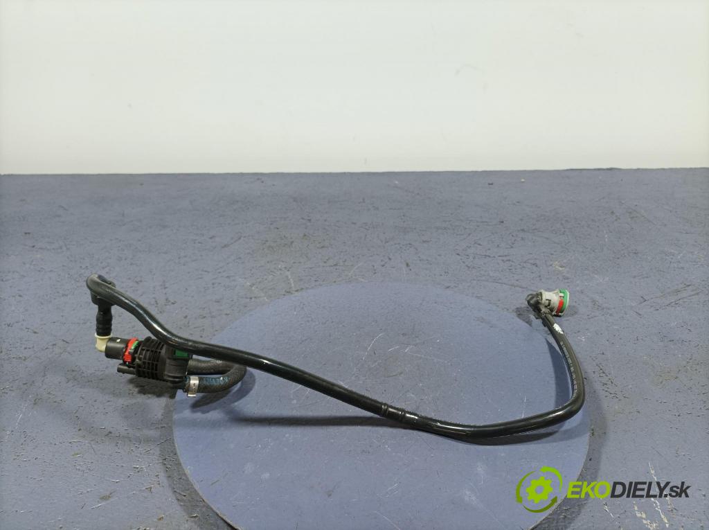 Mercedes A-klasa 2021 rúrka Vzduch: A2474703702