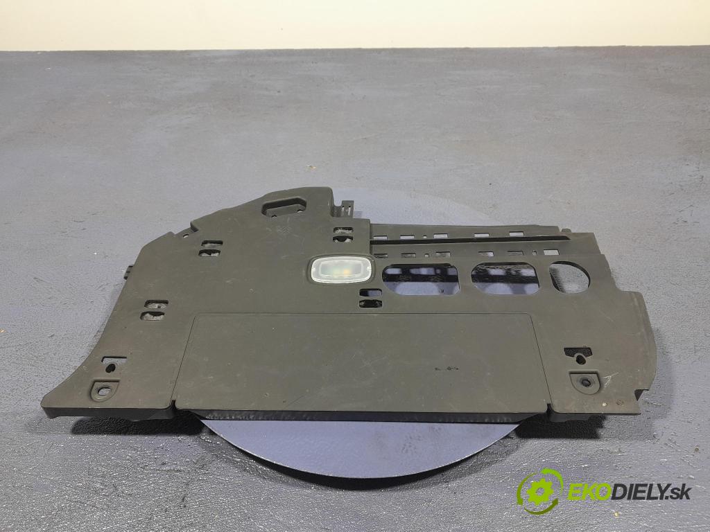 Mercedes A-klasa 2021 kryt Plast: Interiéry: A1776800600
