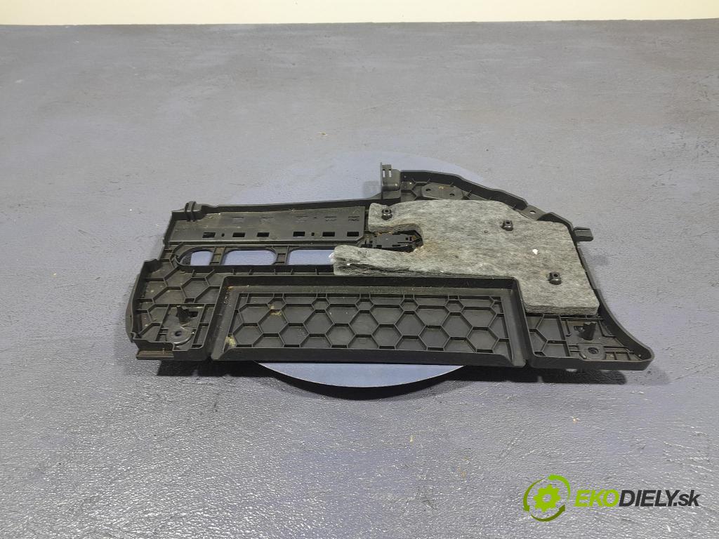 Mercedes A-klasa 2021 kryt Plast: Interiéry: A1776800600