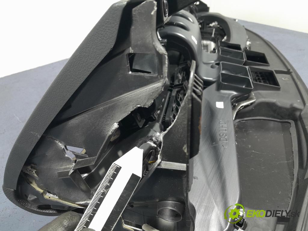Mercedes A-klasa 2021 kokpit,pristrojová doska 