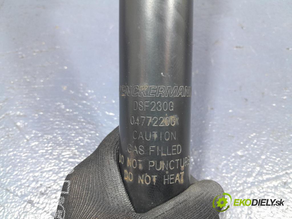 Toyota Prius 2013 tlmič zad Vľavo.: