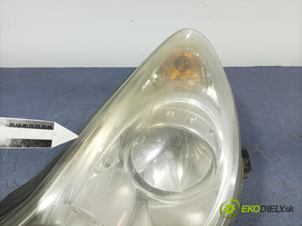 Opel Corsa 2009 Reflektor: Vľavo: 13186381